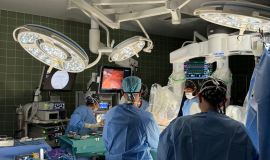 نجاح أول عمليه قلب مفتوح بالروبوت الجراحي في مستشفى الملك فهد الجامعي بالخبر